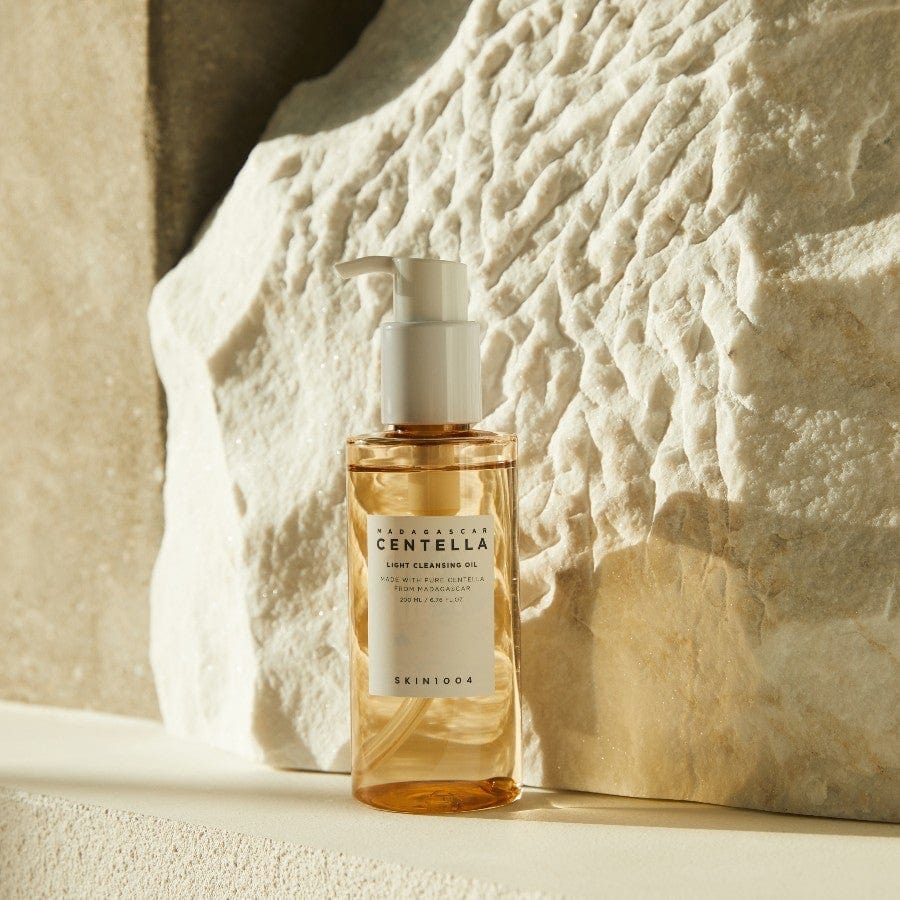 SKIN1004 Madagascar Centella Light Cleansing Oil (200ml / 6.76 fl. oz.) | K-Beauty Non-Comedogenic Pore Melting Oil Cleanser